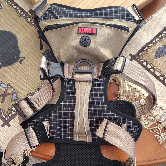 Kong XL  Tan and Black Adventure Dog Harness - Picture 1 of 1
